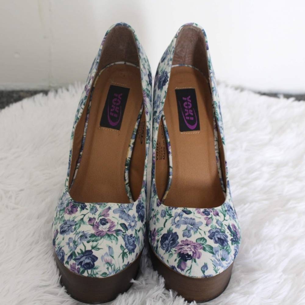 Yoki Floral Print Platform Heels Size 8